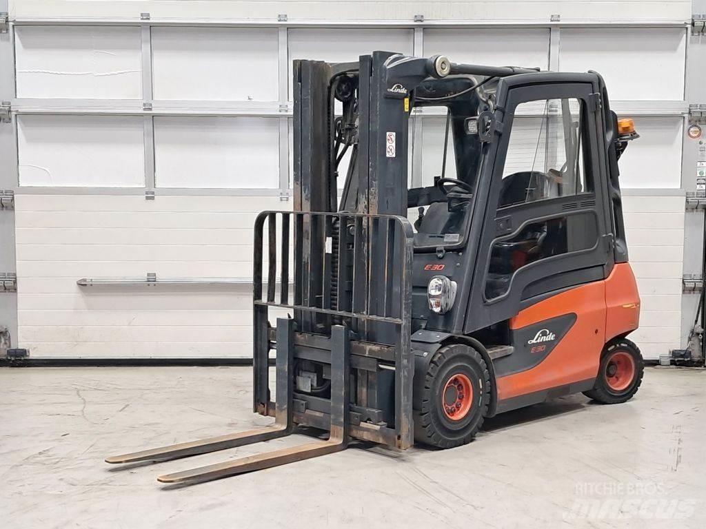 Linde E30-01 バッテリーフォークリフト