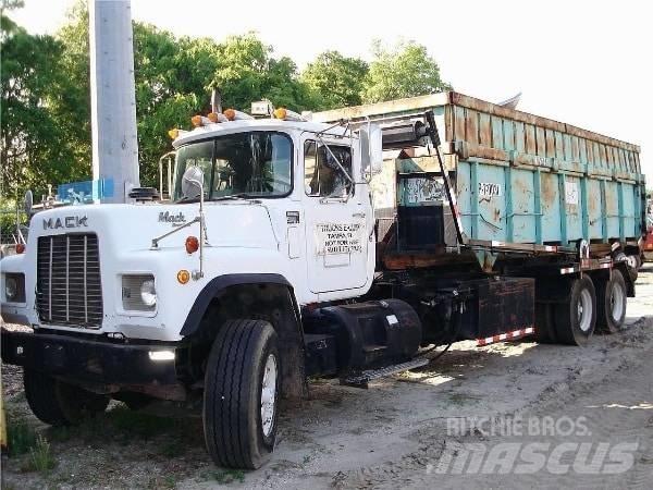 Mack RD 686 S 塵芥車、パッカー車