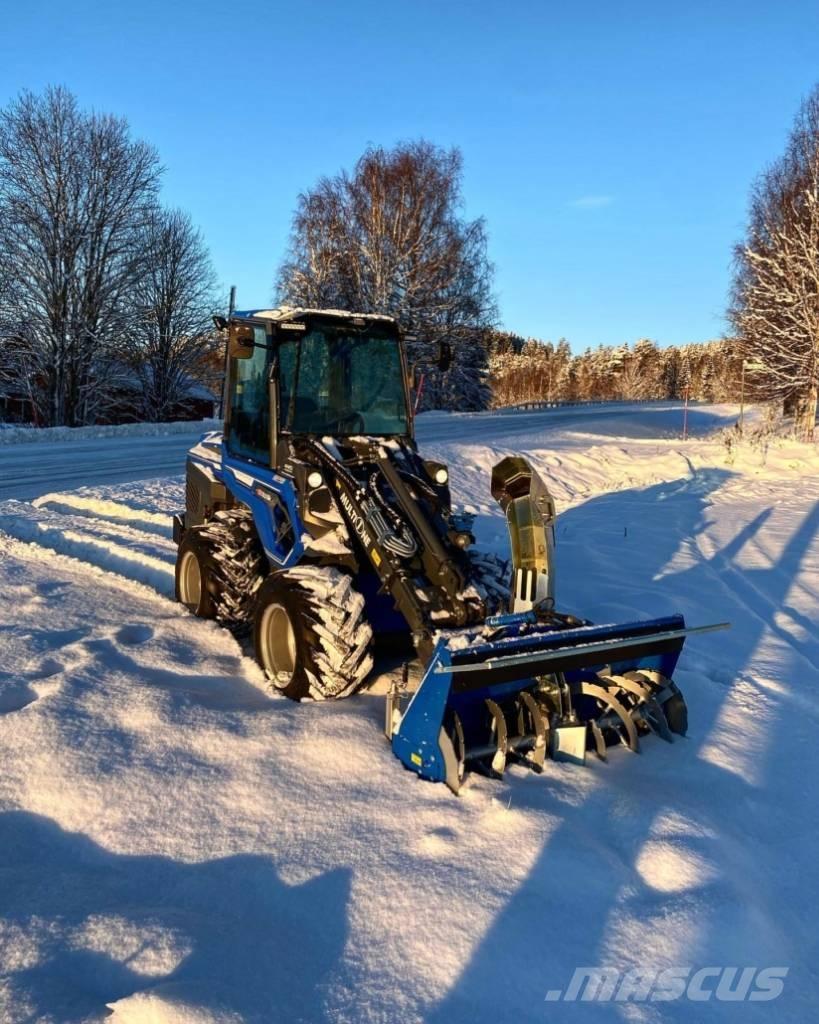 Multione 8.5 S K 多目的ローダー