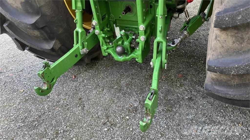 John Deere 6R215 トラクター