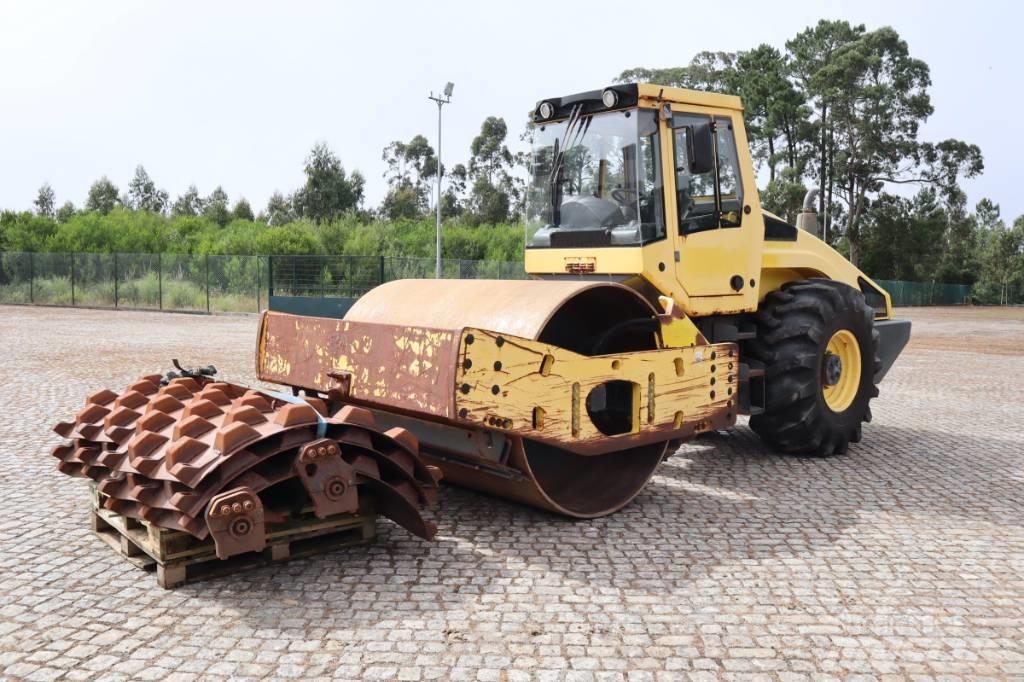 Bomag BW 216 D-4 ソイルコンパクター
