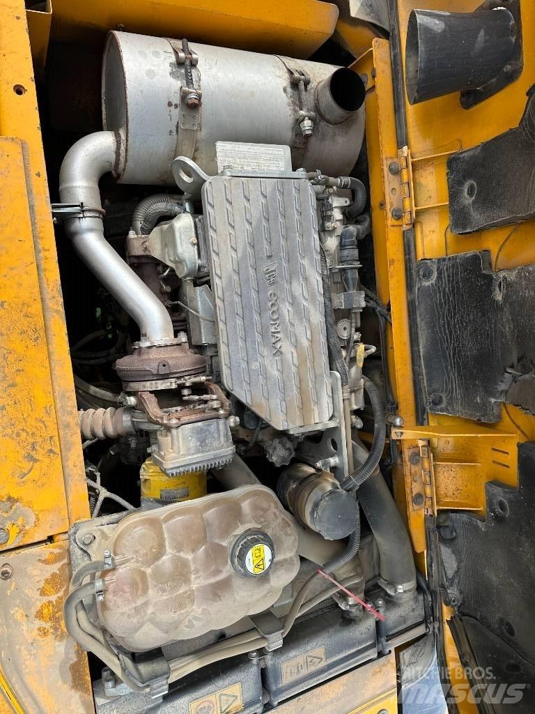 JCB JS 130 LC 大型油圧ショベル12t以上（パワーショベル・ユンボ）