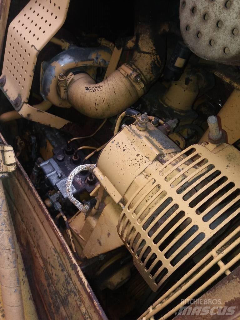 CAT D 4 H ブルドーザー