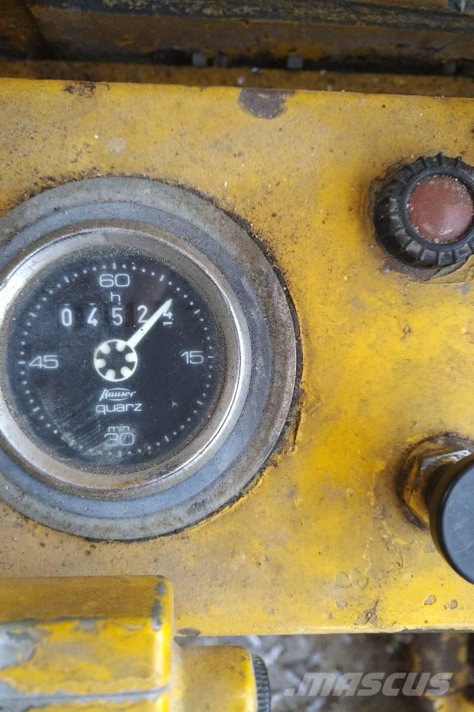 Menzi Muck 3000 T2 特殊油圧ショベル