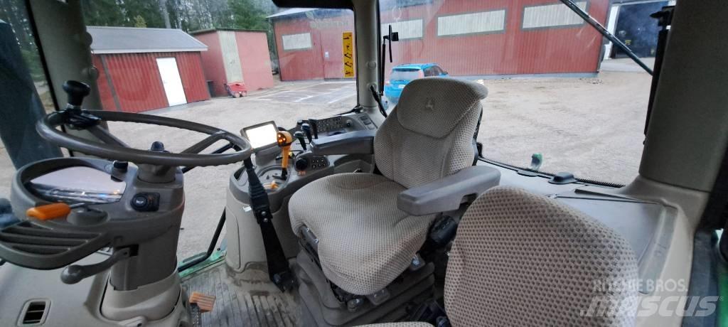 John Deere 6130 R トラクター
