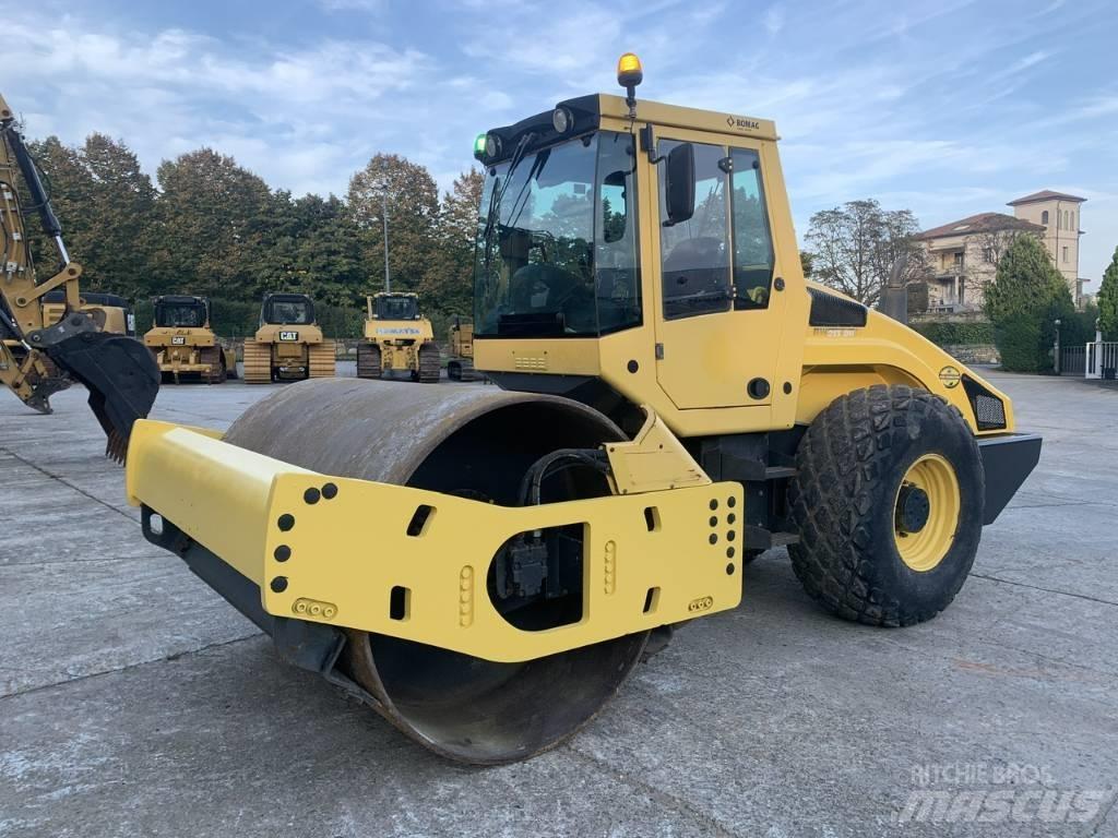 Bomag BW 213 D H-4 振動ローラ