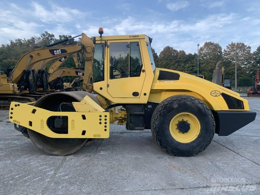 Bomag BW 213 D H-4 振動ローラ