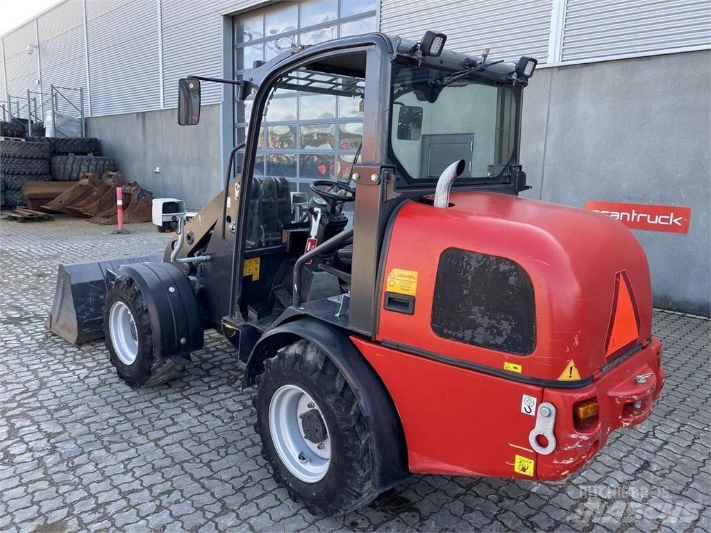 Weidemann 2070 多目的ローダー