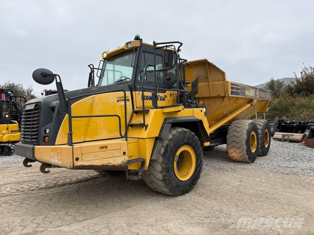 Komatsu HM300-3 アーティキュレート式ダンプトラック