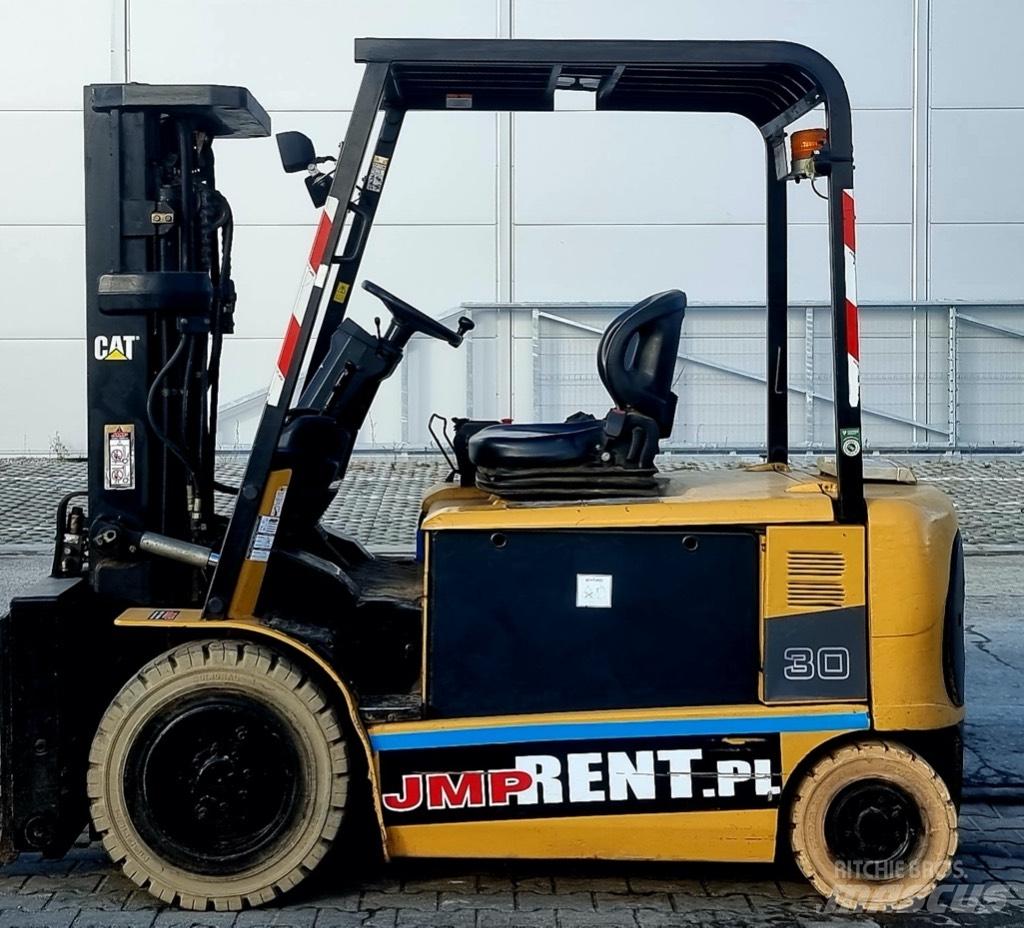 CAT EP 30 K PAC バッテリーフォークリフト