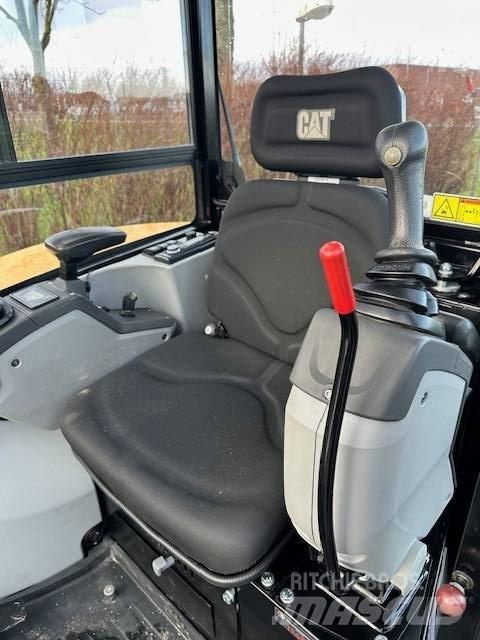 CAT 302.7 D CR 大型油圧ショベル12t以上（パワーショベル・ユンボ）