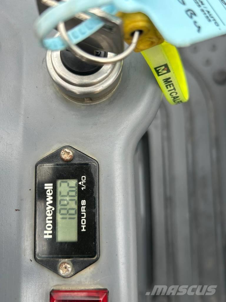 Takeuchi TB 210 R ミニ油圧ショベル 7t以下（ミニユンボ・ミニディガー）