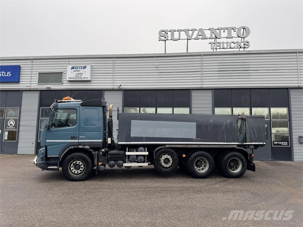 Volvo FMX 8x4 ダンプ
