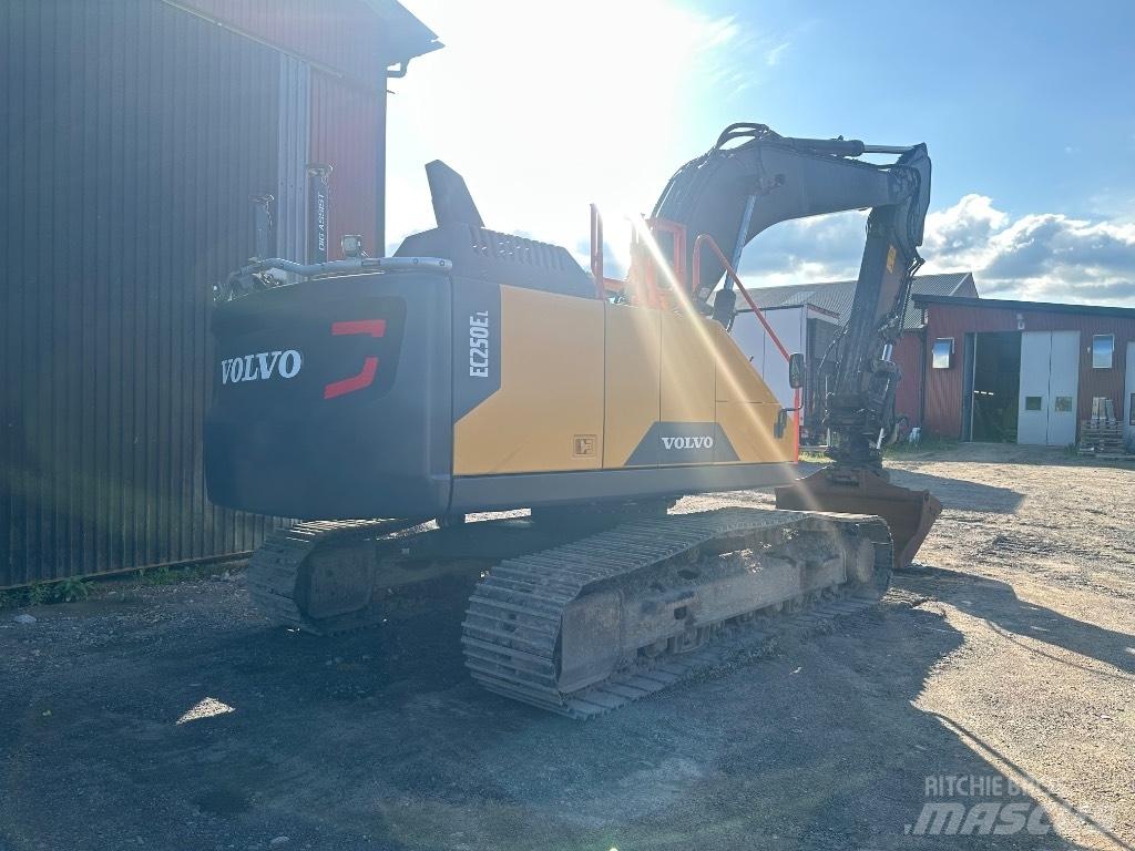 Volvo EC 250 EL 大型油圧ショベル12t以上（パワーショベル・ユンボ）