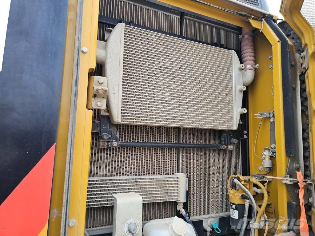 CAT 330FL 大型油圧ショベル12t以上（パワーショベル・ユンボ）