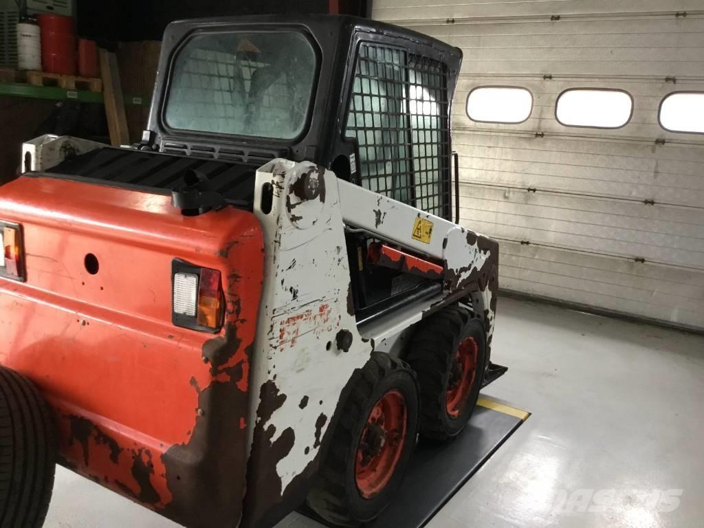 Bobcat S 100 スキッドステアローダー