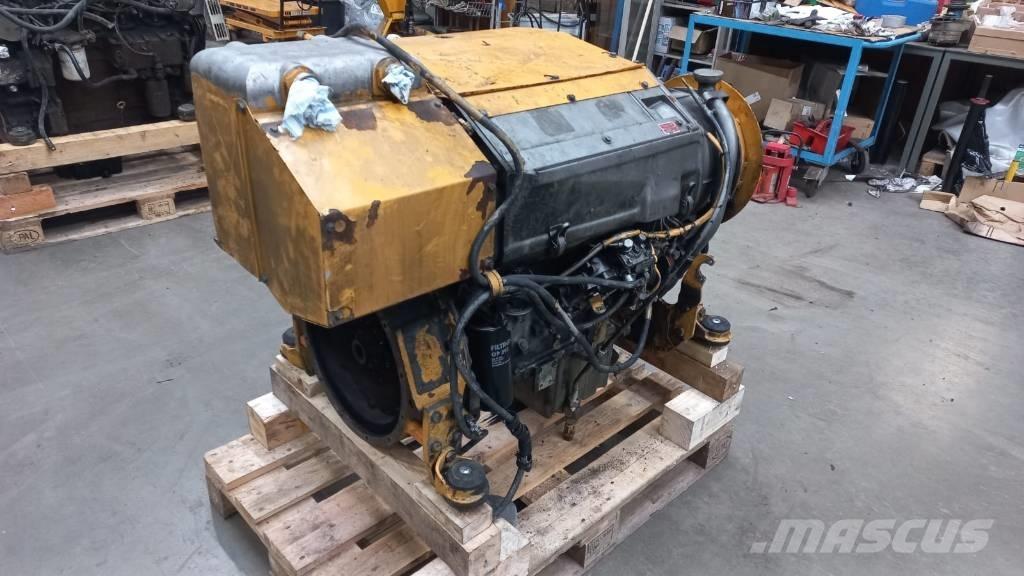 Deutz BF4L913 エンジン