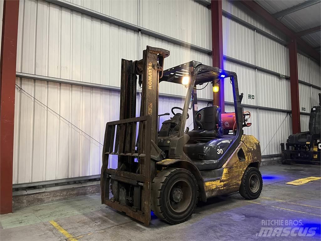 Komatsu FG30T-17 LPGフォークリフト