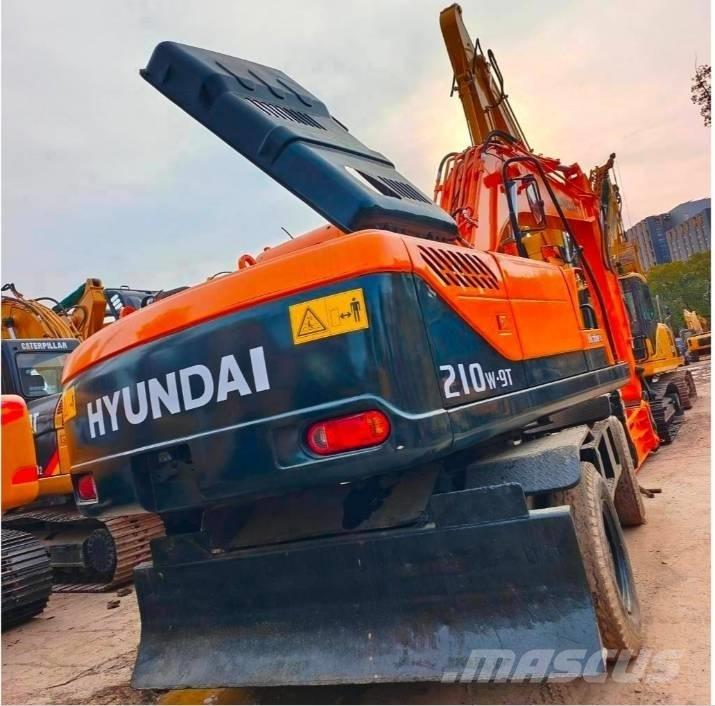Hyundai 210 W-9 ホイール式油圧ショベル（パワーショベル・ユンボ・バックホー）
