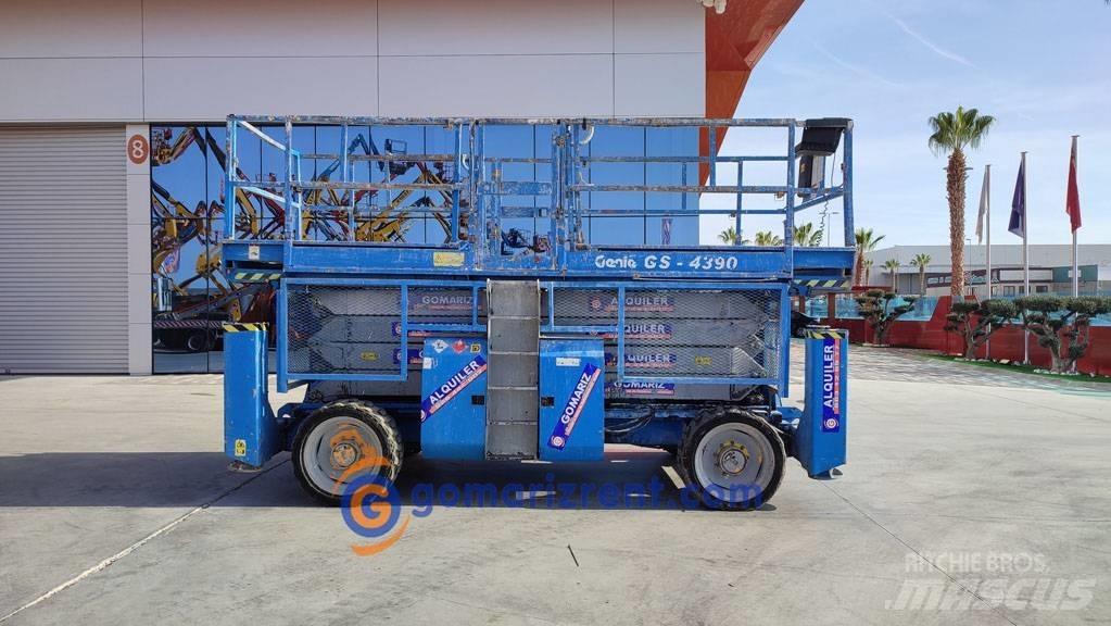 Genie GS 4390 RT シザースリフト