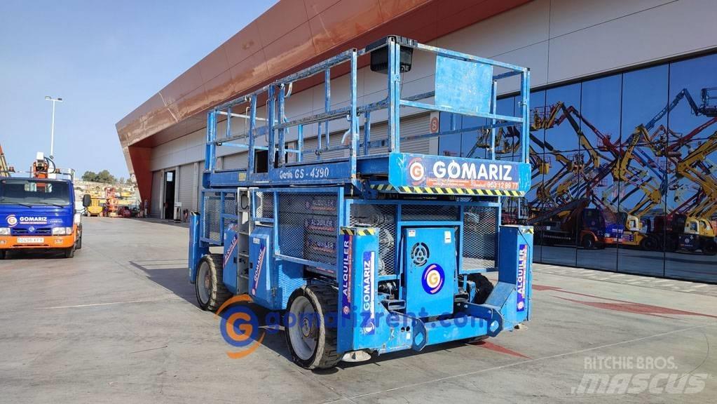 Genie GS 4390 RT シザースリフト