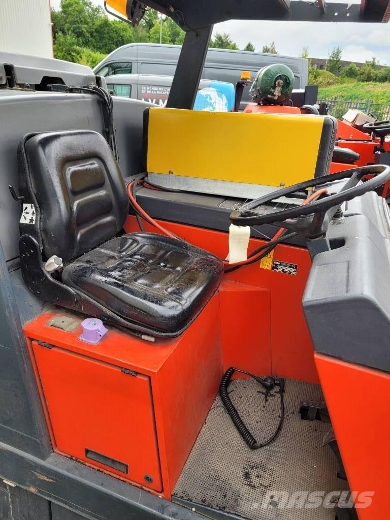 Hako 1500 B スイーパー･スクラバー（コンビネーション床洗浄機）