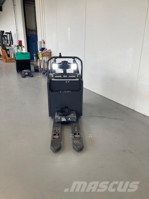 Atlet PLP 200 自走式スタッカー