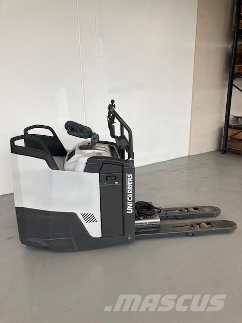 Atlet PLP 200 自走式スタッカー