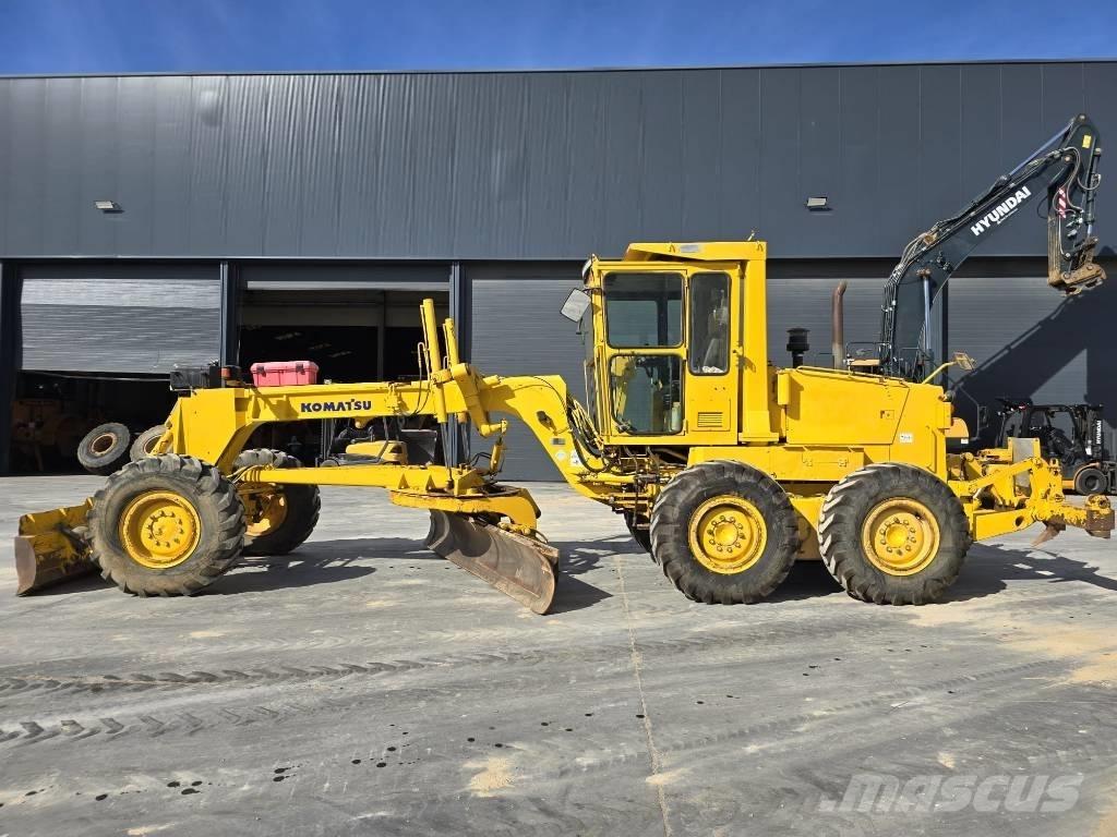 Komatsu GD521A-1 モーターグレーダー