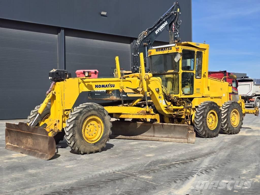 Komatsu GD521A-1 モーターグレーダー