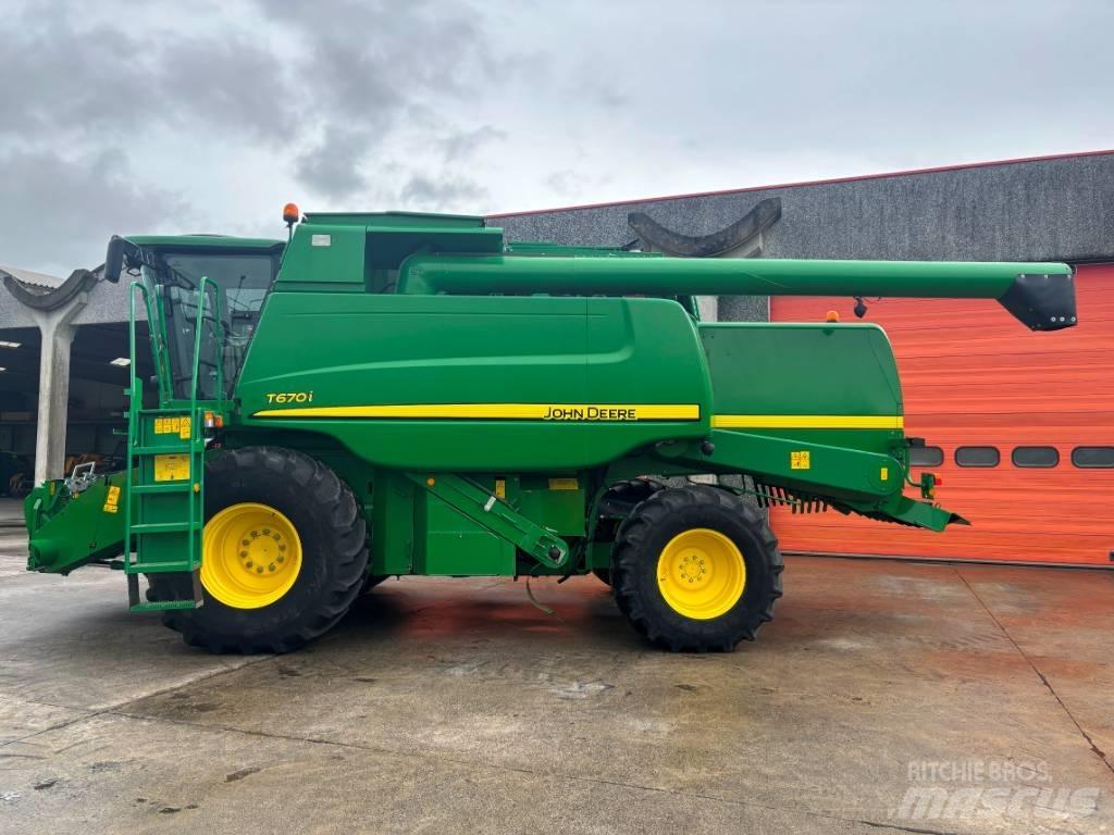 John Deere T 670 i コンバイン