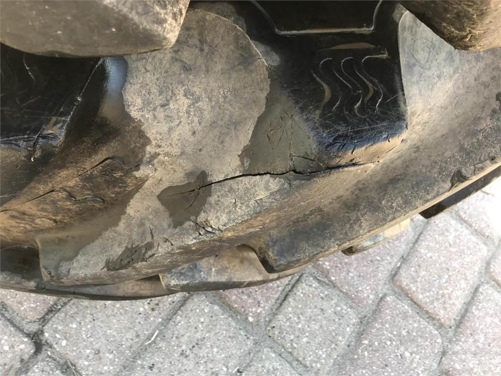 BKT 650/85R42 タイヤ、ホイル、リム