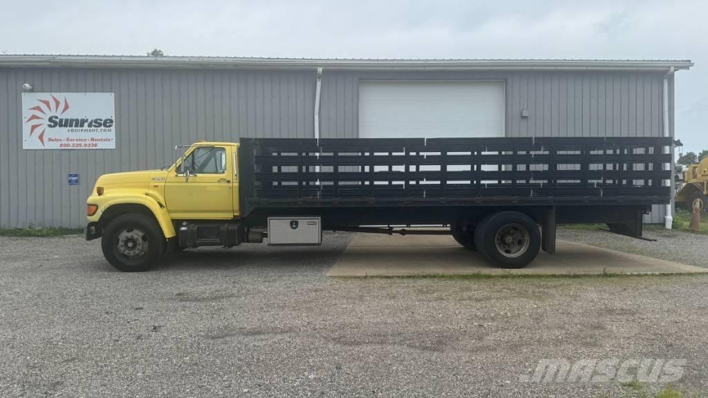 Ford F 700 平ボディー