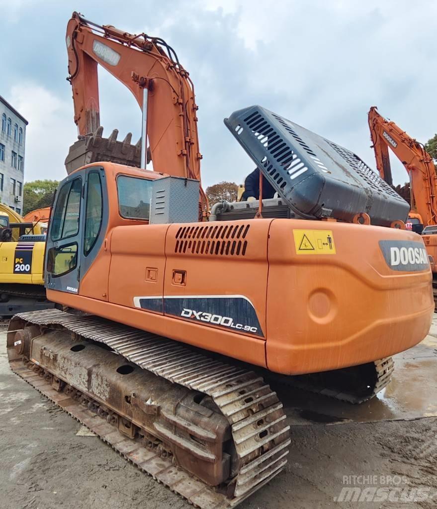 Doosan DX 300 LC 大型油圧ショベル12t以上（パワーショベル・ユンボ）