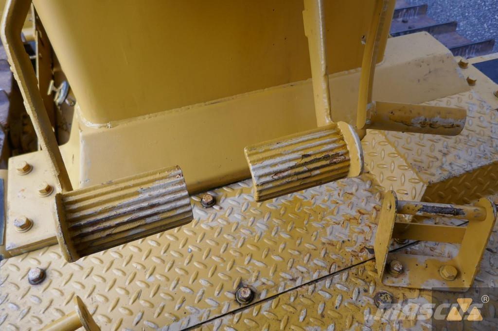 CAT D7G Ex-army ブルドーザー