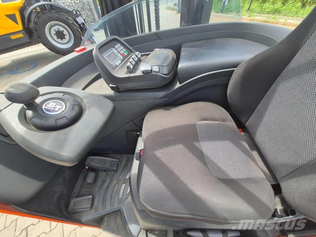 Toyota RRE 140 リーチフォークリフト