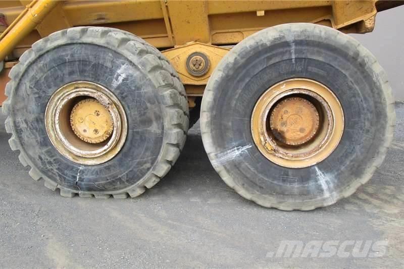 Bell B40D 6X6 アーティキュレート式ダンプトラック