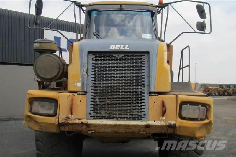 Bell B40D 6X6 アーティキュレート式ダンプトラック