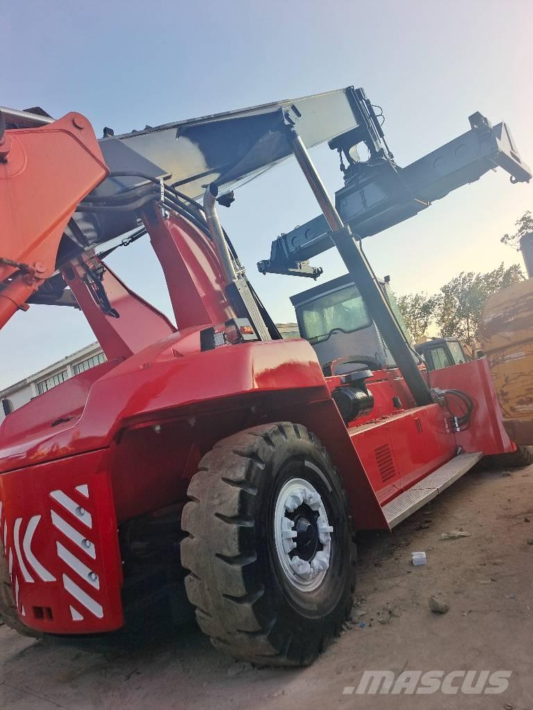 Kalmar DRF 450 リーチスタッカー