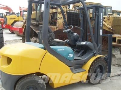 Komatsu FD 30 T-14 ディーゼル・軽油