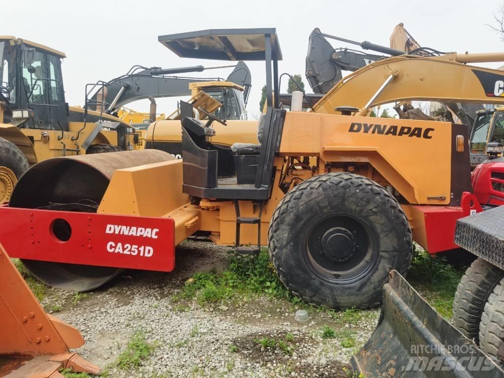 Dynapac CA 251 D 振動ローラ