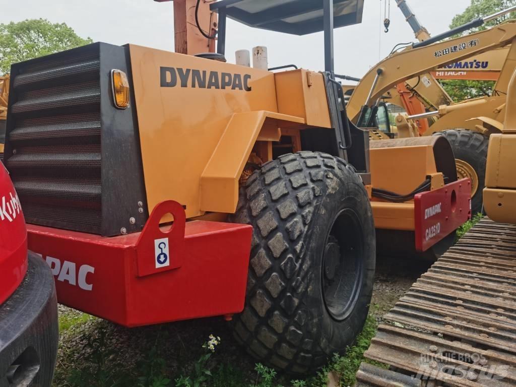 Dynapac CA 251 D 振動ローラ