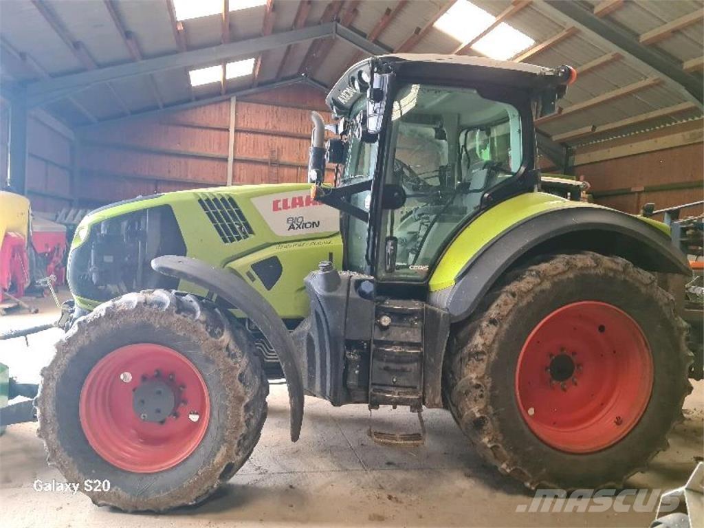 CLAAS Axion 810 トラクター