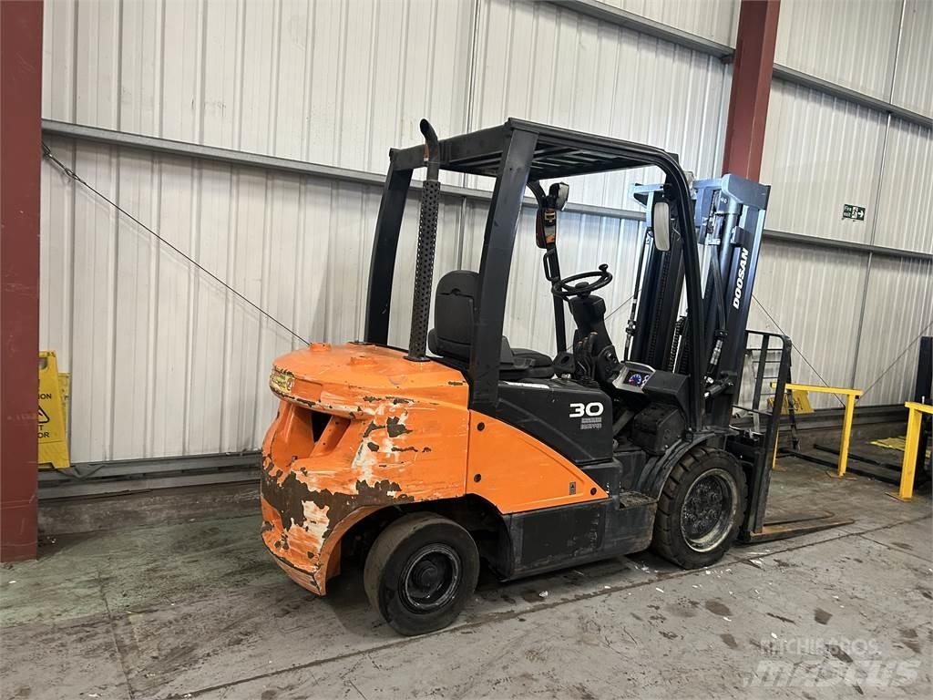 Doosan D30S-5 ディーゼル・軽油