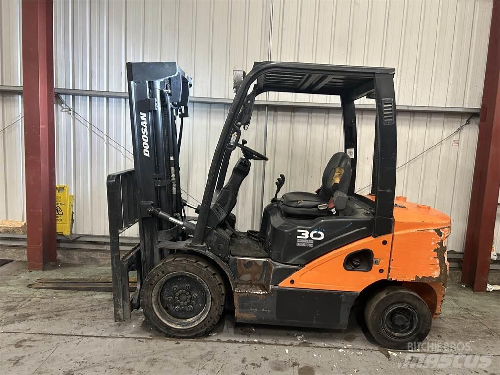 Doosan D30S-5 ディーゼル・軽油
