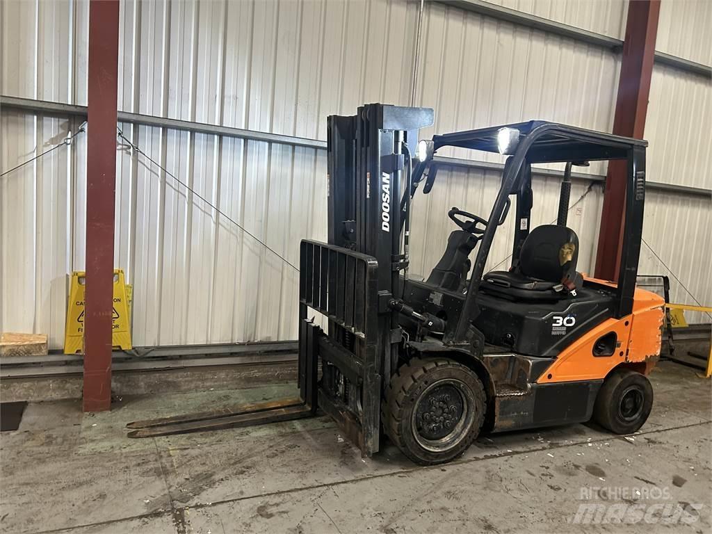 Doosan D30S-5 ディーゼル・軽油