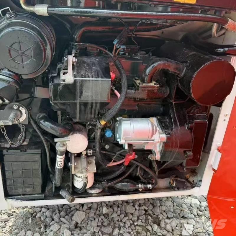 Bobcat s70 スキッドステアローダー