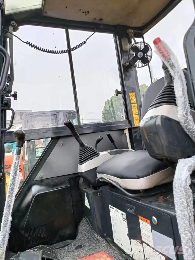 Komatsu PC 30 ミニ油圧ショベル 7t以下（ミニユンボ・ミニディガー）