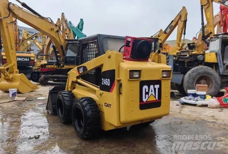CAT 246D スキッドステアローダー