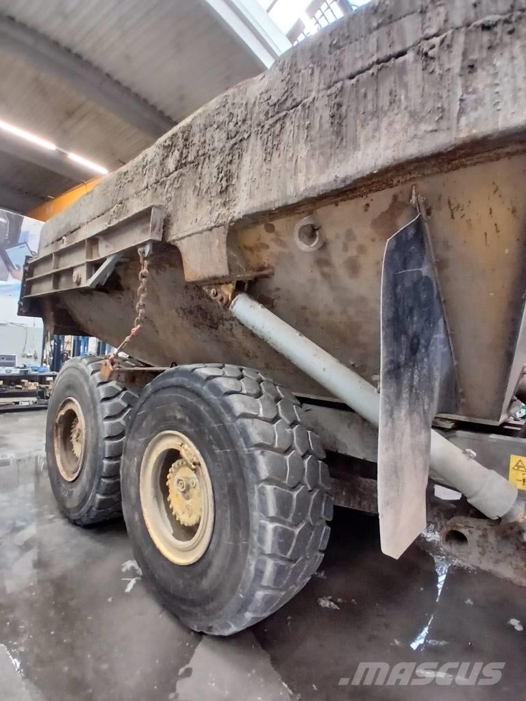 Komatsu HM 300-2 アーティキュレート式ダンプトラック
